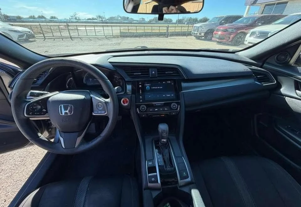 2019 Honda Civic 10th Gen - Image 11 of 16