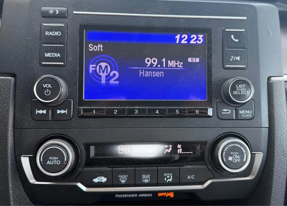 2019 Honda Civic 10th Gen - Image 11 of 16