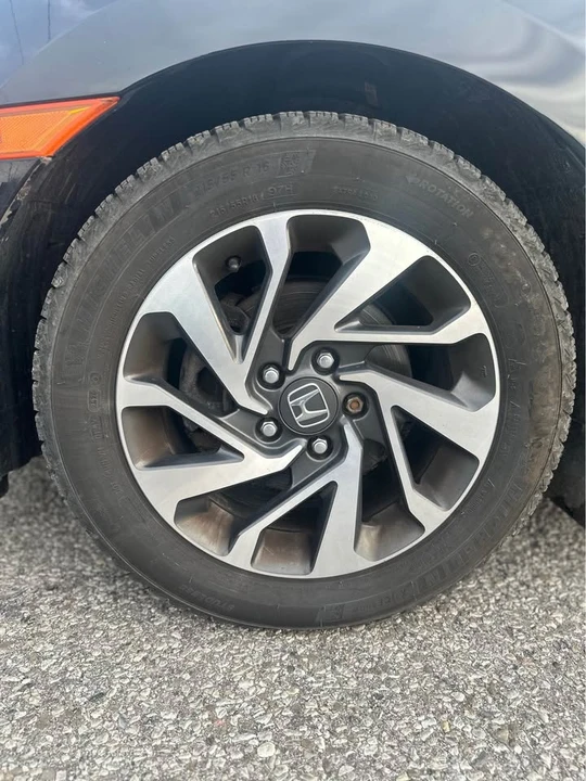 2019 Honda Civic 10th Gen - Image 10 of 15
