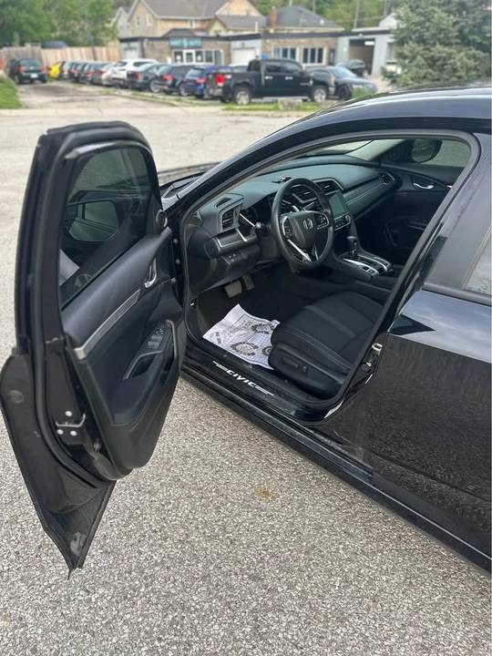 2019 Honda Civic 10th Gen - Image 8 of 15