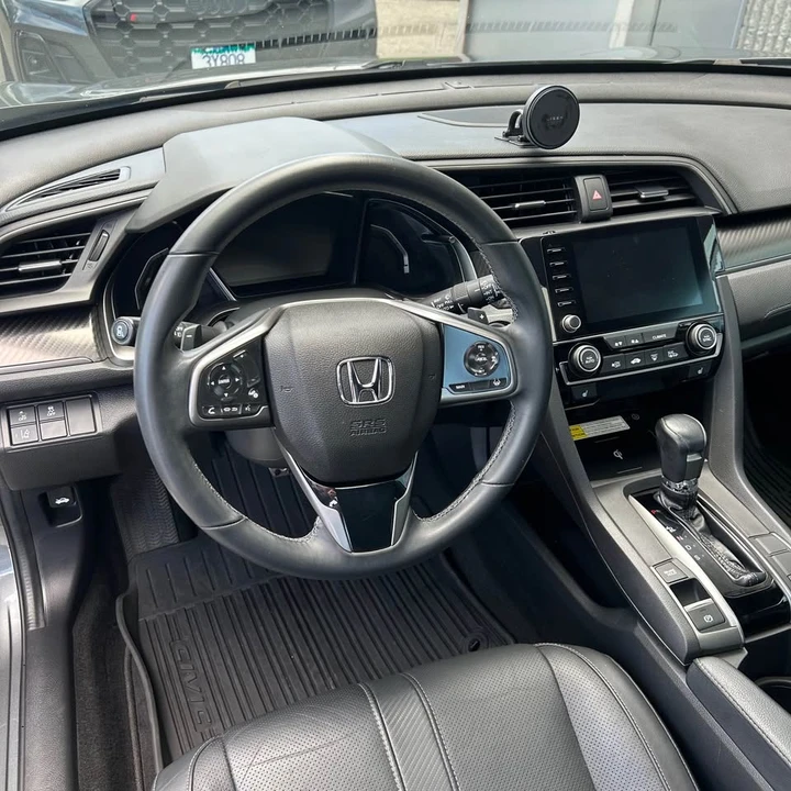 2019 Honda Civic 10th Gen - Image 10 of 13