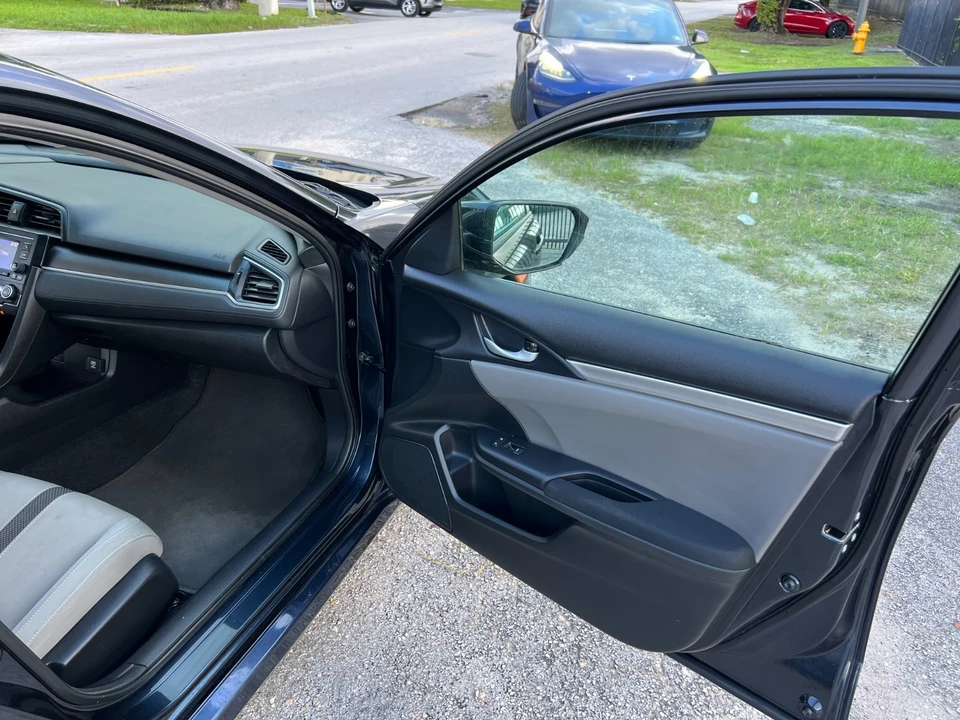 2019 Honda Civic 10th Gen - Image 17 of 25