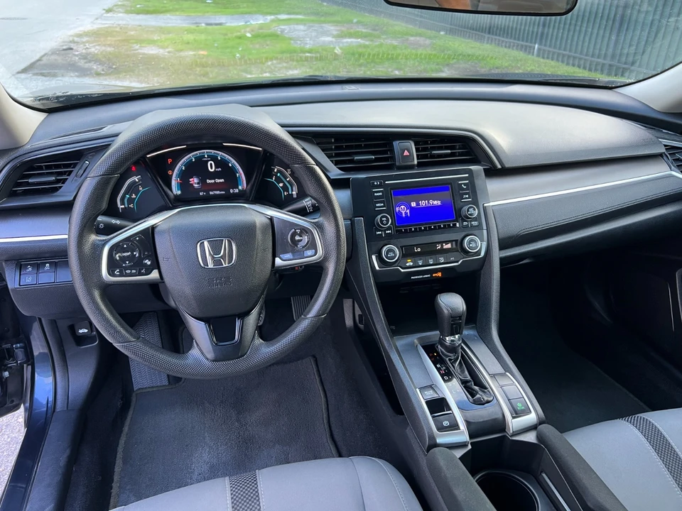 2019 Honda Civic 10th Gen - Image 18 of 25
