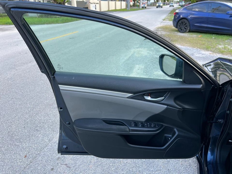 2019 Honda Civic 10th Gen - Image 14 of 25