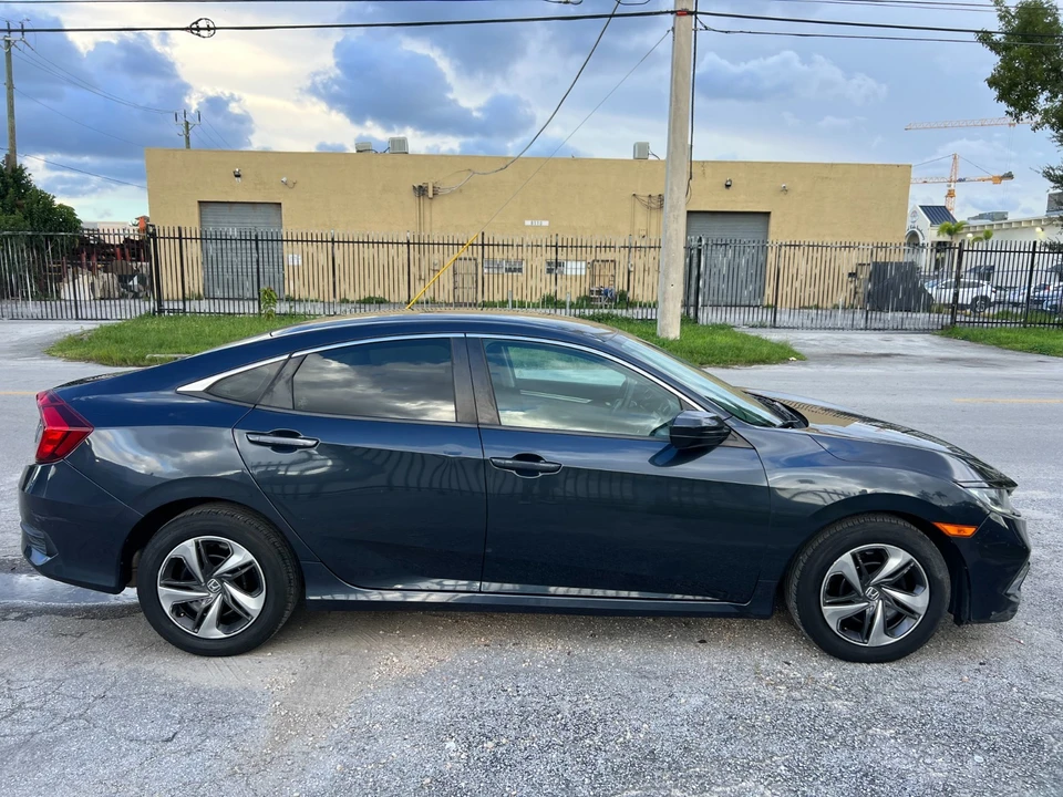 2019 Honda Civic 10th Gen - Image 9 of 25