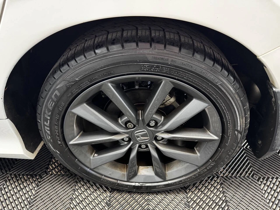 2019 Honda Civic 10th Gen - Image 18 of 21