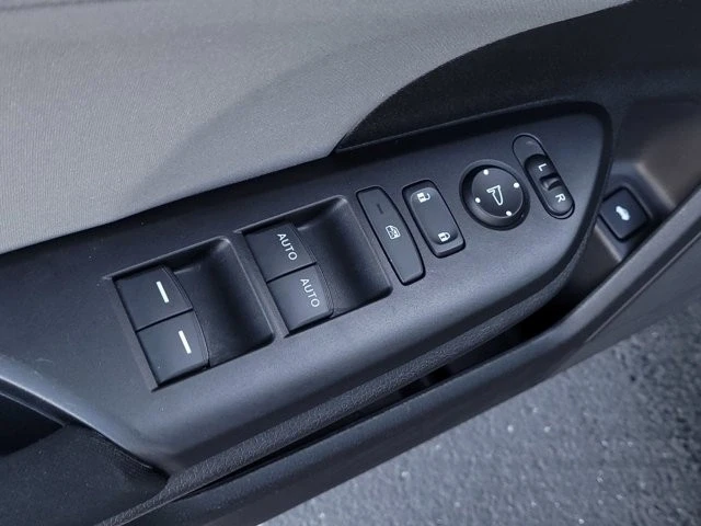 2019 Honda Civic 10th Gen - Image 9 of 12