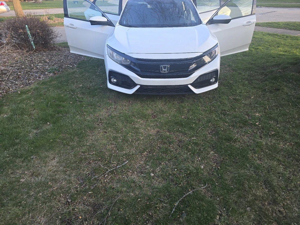 2019 Honda Civic 10th Gen - Image 8 of 31