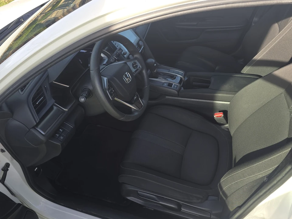 2019 Honda Civic 10th Gen - Image 18 of 31