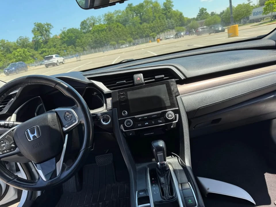 2019 Honda Civic 10th Gen - Image 12 of 17