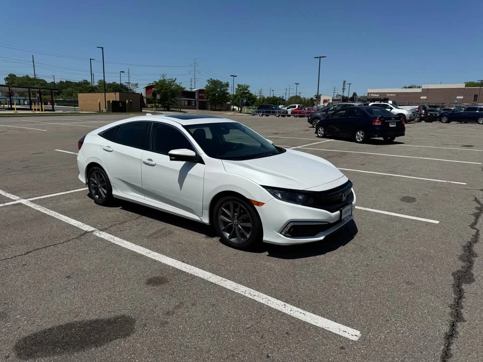2019 Honda Civic 10th Gen - Image 8 of 17