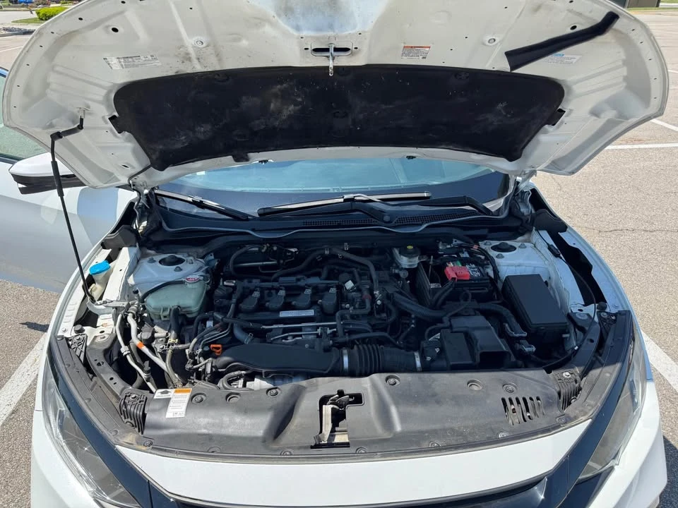 2019 Honda Civic 10th Gen - Image 9 of 17