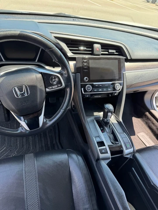 2019 Honda Civic 10th Gen - Image 11 of 17