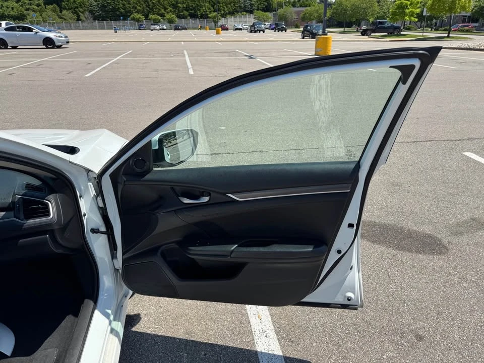 2019 Honda Civic 10th Gen - Image 15 of 17