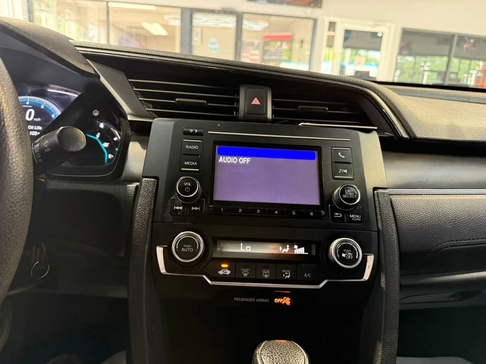 2019 Honda Civic 10th Gen - Image 16 of 31