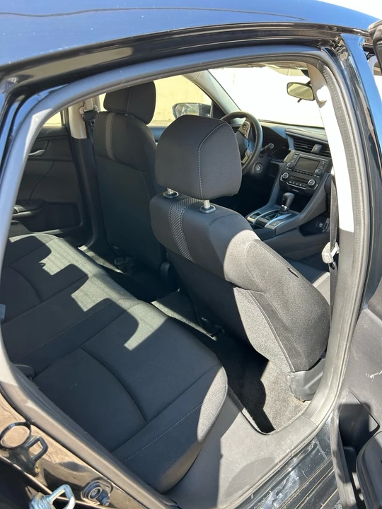 2019 Honda Civic 10th Gen - Image 16 of 21