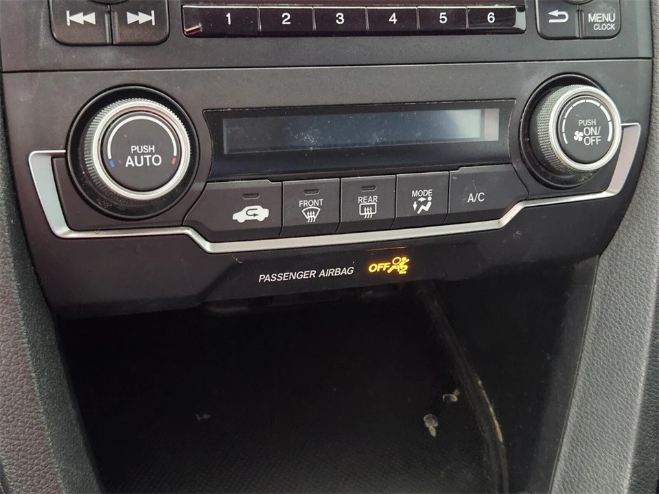 2019 Honda Civic 10th Gen - Image 18 of 21