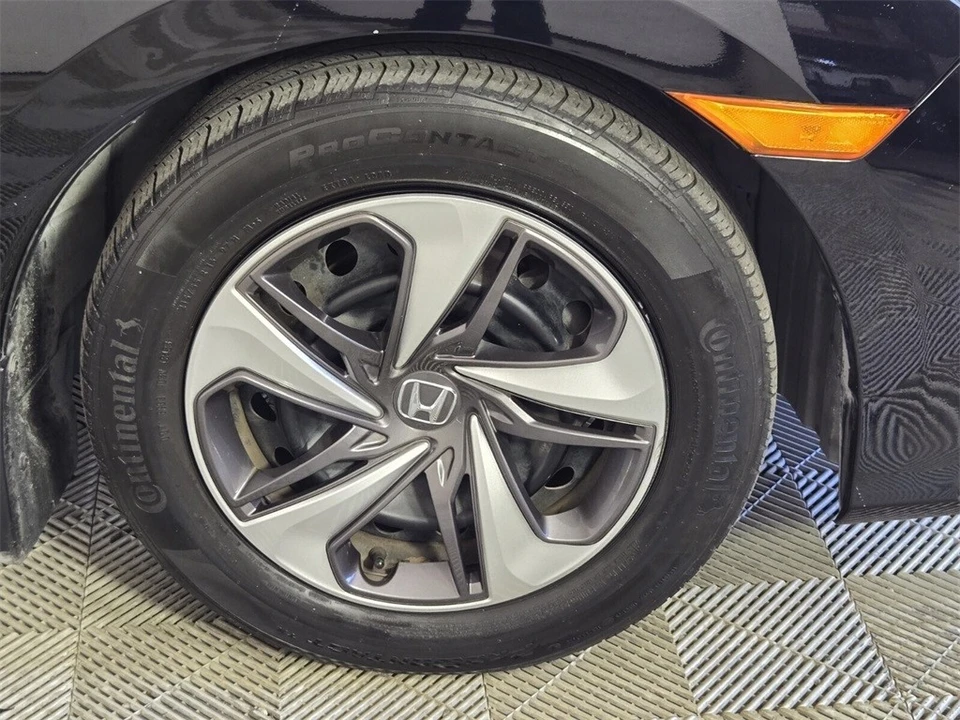 2019 Honda Civic 10th Gen - Image 14 of 21
