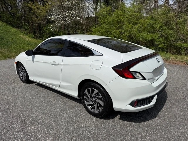 2019 Honda Civic 10th Gen - Image 8 of 21