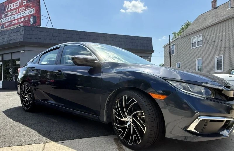 2019 Honda Civic 10th Gen - Image 9 of 12
