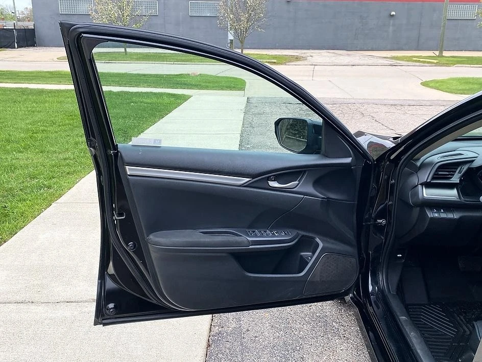 2019 Honda Civic 10th Gen - Image 16 of 31