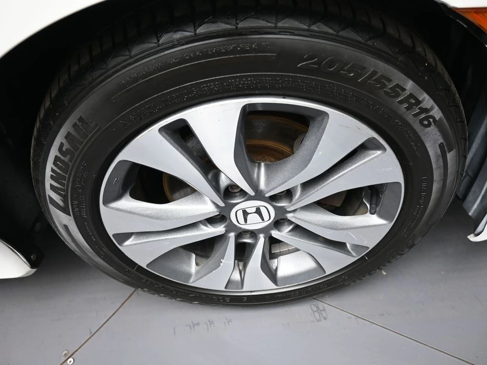 2019 Honda Civic 10th Gen - Image 13 of 31