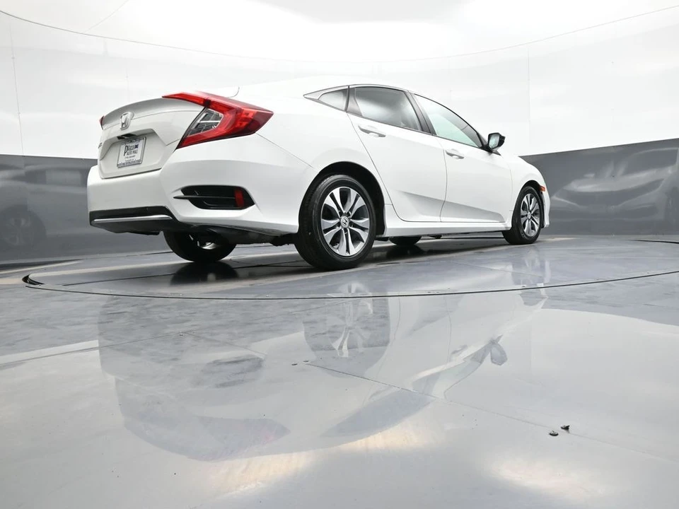 2019 Honda Civic 10th Gen - Image 28 of 31