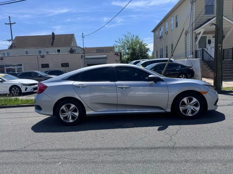 2019 Honda Civic 10th Gen - Image 9 of 12