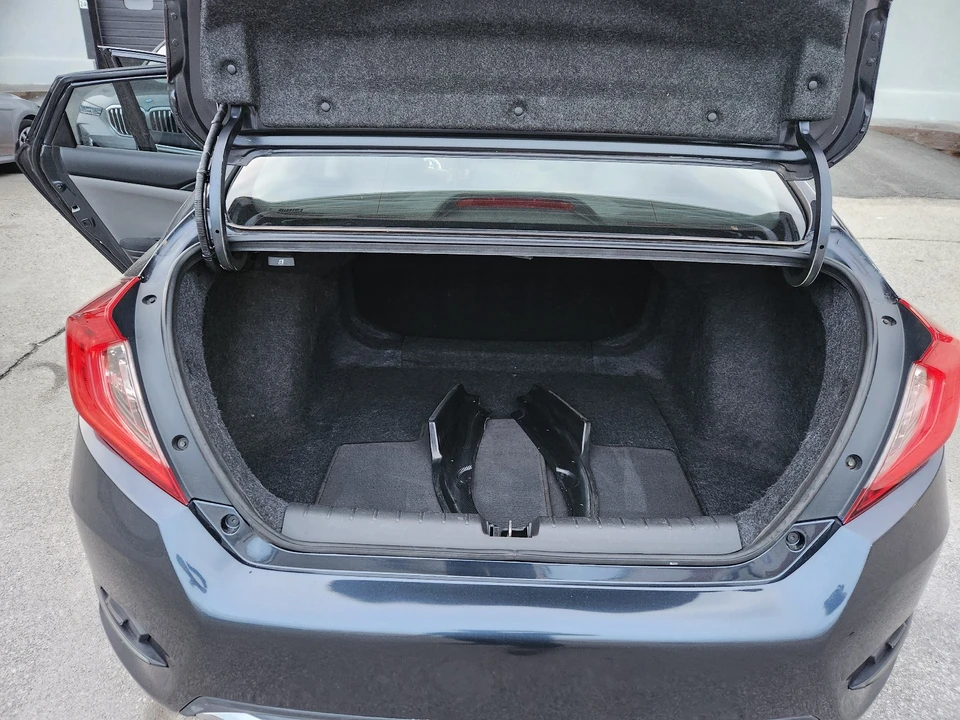 2019 Honda Civic 10th Gen - Image 18 of 25