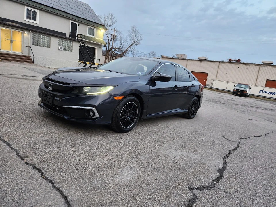 2019 Honda Civic 10th Gen - Image 9 of 25