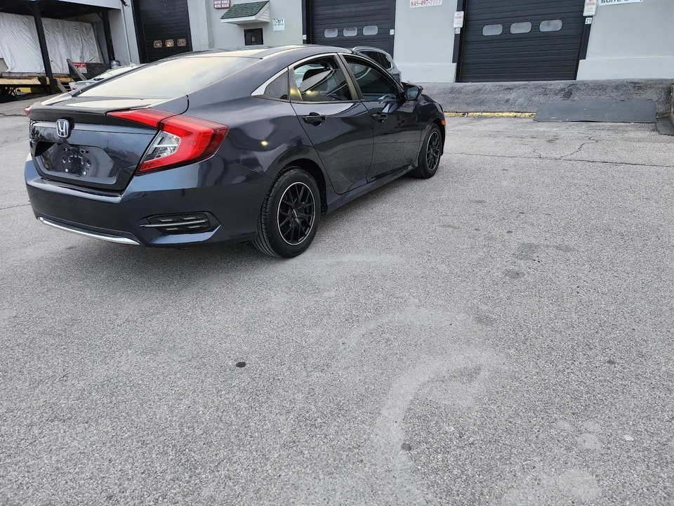 2019 Honda Civic 10th Gen - Image 8 of 25
