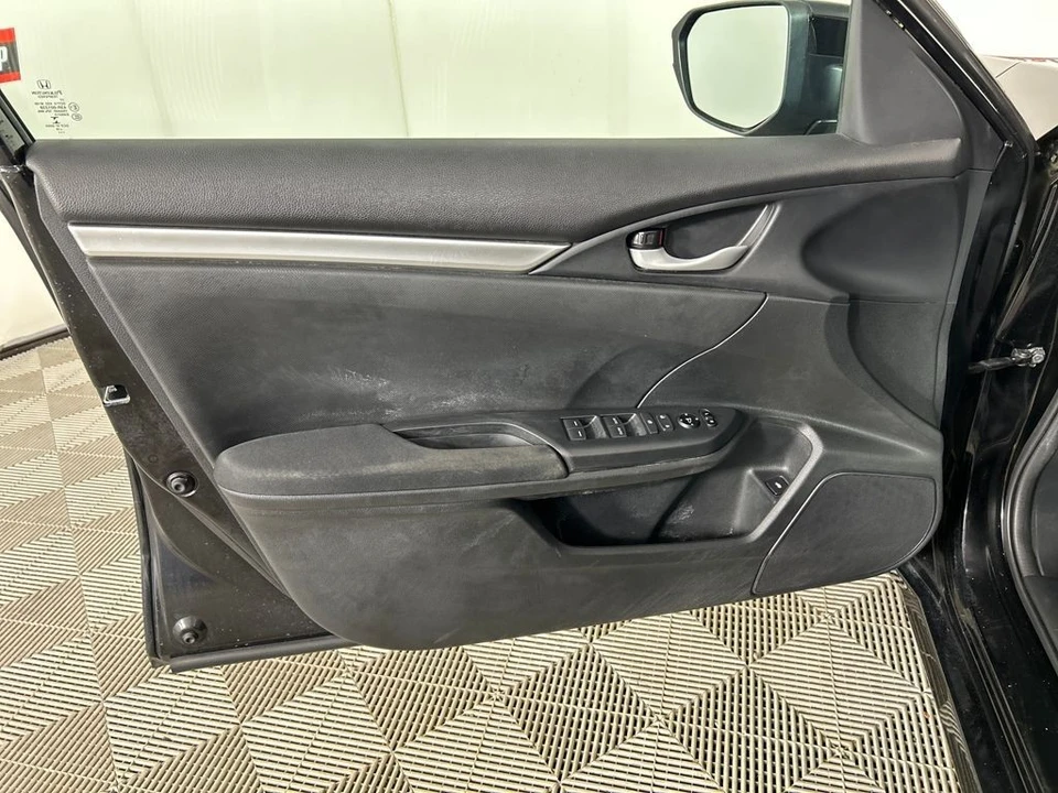 2019 Honda Civic 10th Gen - Image 10 of 12
