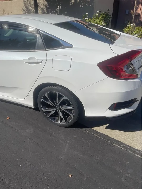 2019 Honda Civic 10th Gen - Image 2 of 7