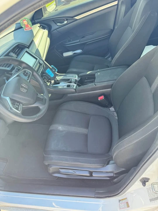 2019 Honda Civic 10th Gen - Image 10 of 18