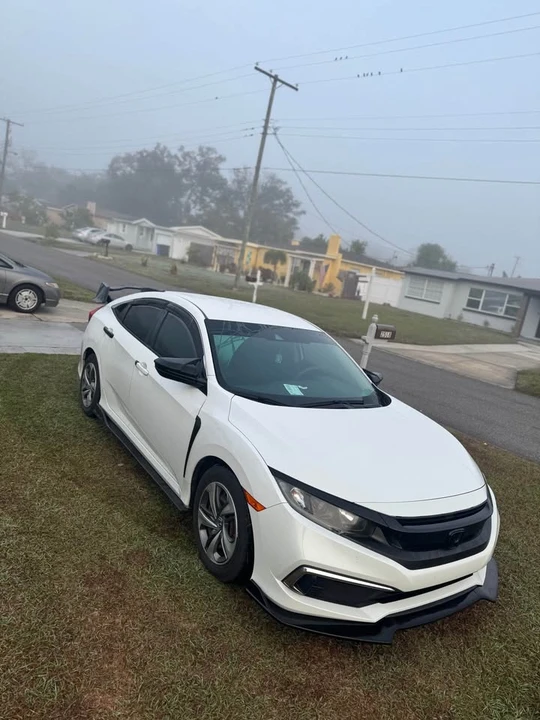 2019 Honda Civic 10th Gen - Image 13 of 18