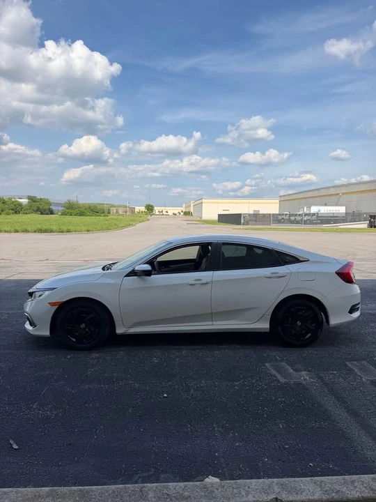 2019 Honda Civic 10th Gen - Image 6 of 17
