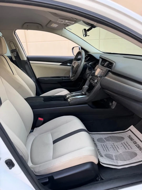 2019 Honda Civic 10th Gen - Image 11 of 17