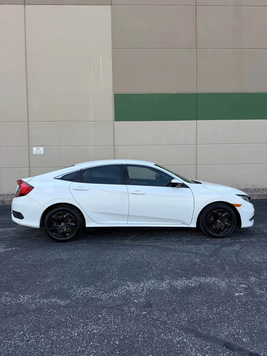 2019 Honda Civic 10th Gen - Image 5 of 17