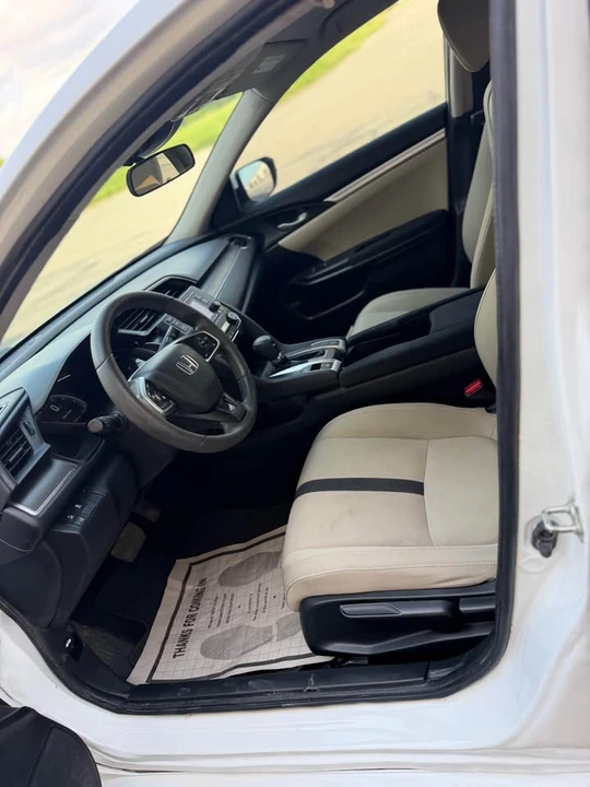 2019 Honda Civic 10th Gen - Image 9 of 17