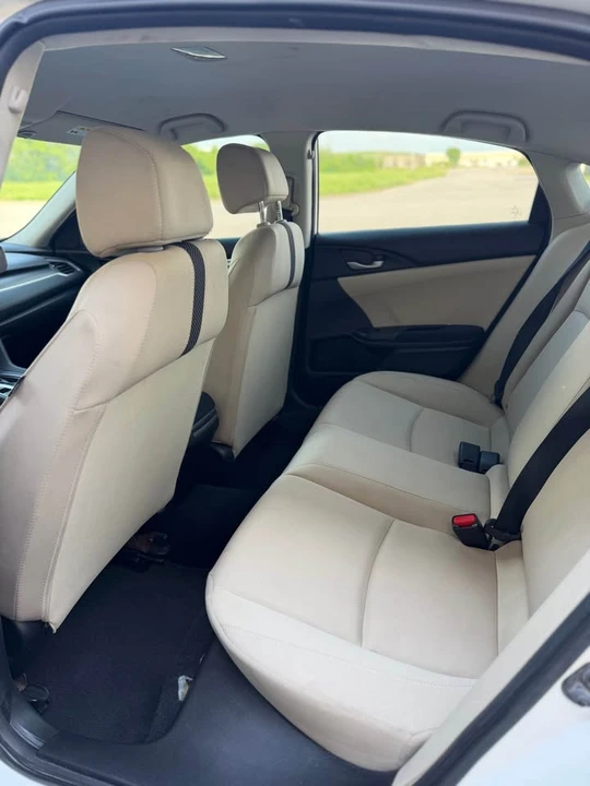 2019 Honda Civic 10th Gen - Image 10 of 17