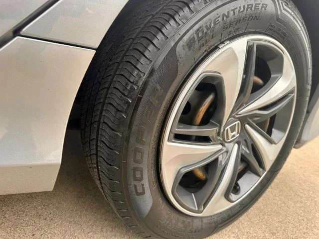 2019 Honda Civic 10th Gen - Image 14 of 21