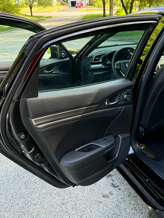 2019 Honda Civic 10th Gen - Image 18 of 28