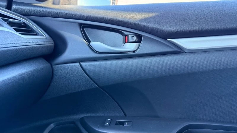 2019 Honda Civic 10th Gen - Image 8 of 12