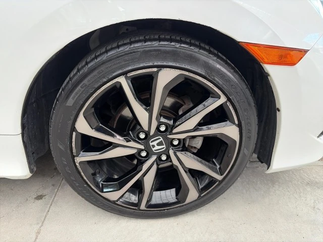 2019 Honda Civic 10th Gen - Image 18 of 31