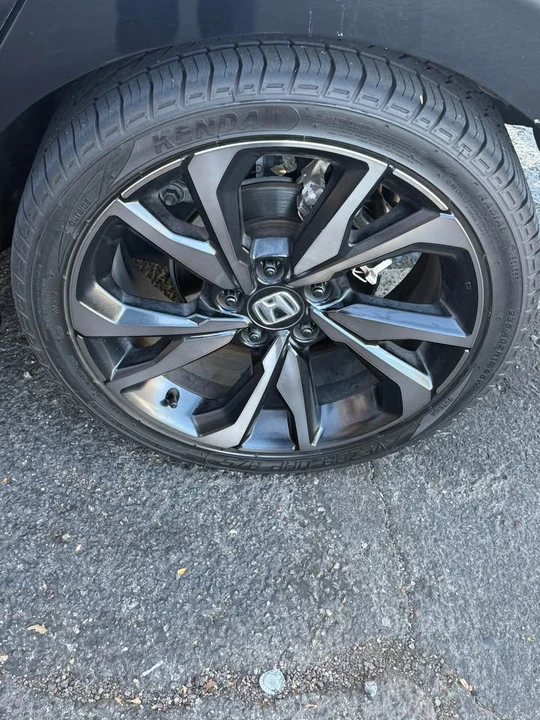 2019 Honda Civic 10th Gen - Image 2 of 4
