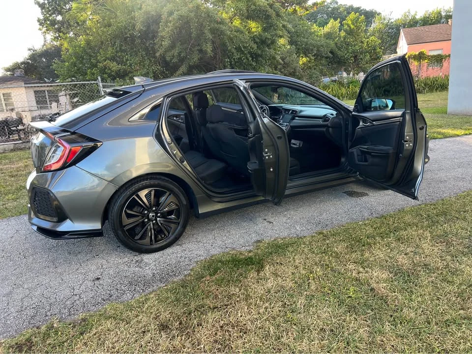 2019 Honda Civic 10th Gen - Image 10 of 19
