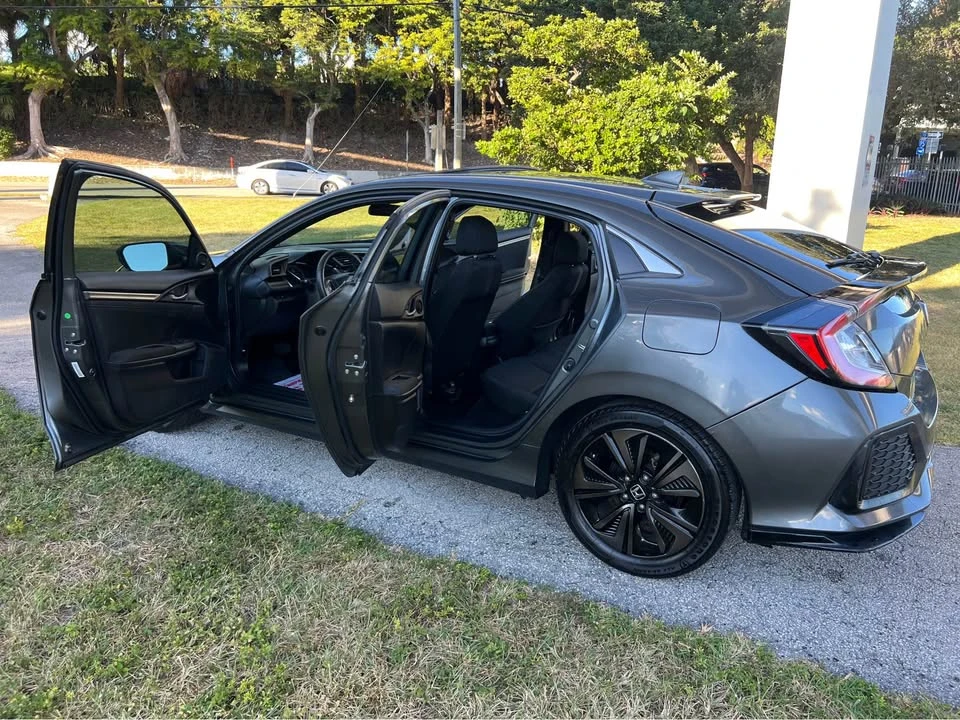 2019 Honda Civic 10th Gen - Image 14 of 19