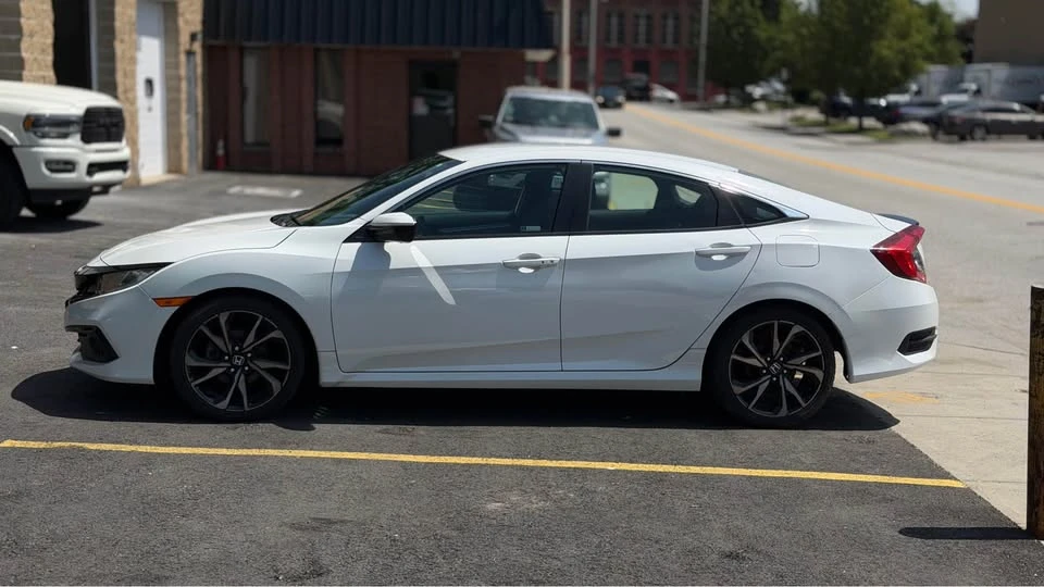2019 Honda Civic 10th Gen - Image 2 of 12