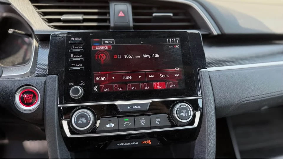 2019 Honda Civic 10th Gen - Image 10 of 12