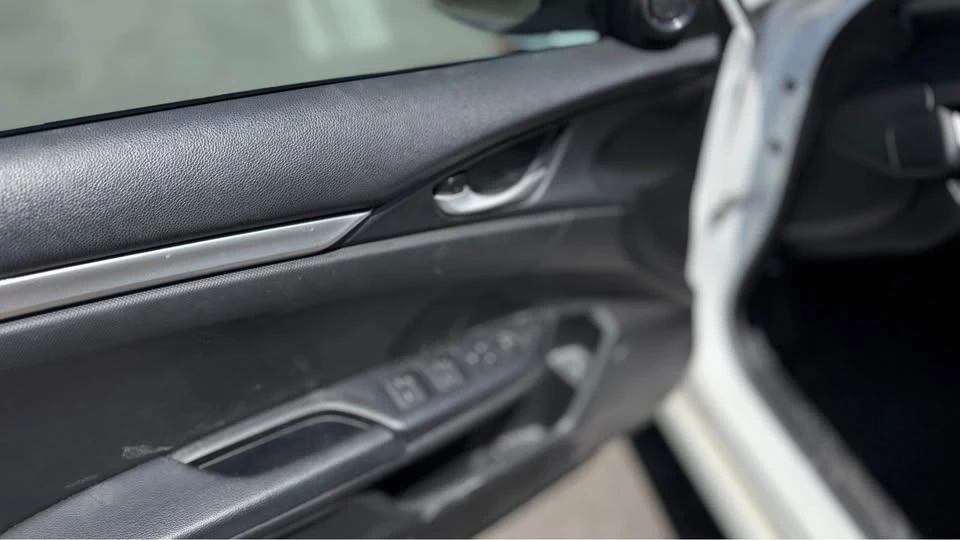 2019 Honda Civic 10th Gen - Image 6 of 12